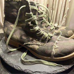 Steve Madden combat boots